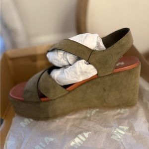 MIA Wedges